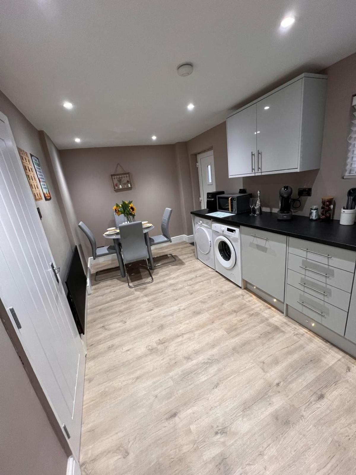 Premier Comfort Mattresses - Sleeps 6 Holiday home Middleton (Greater Manchester)